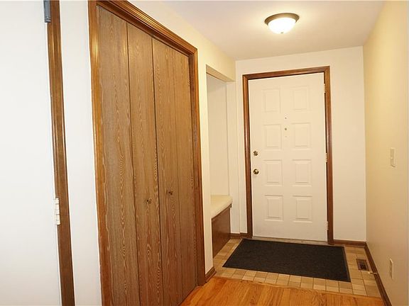 4th image of 3220 Far Reach Dr