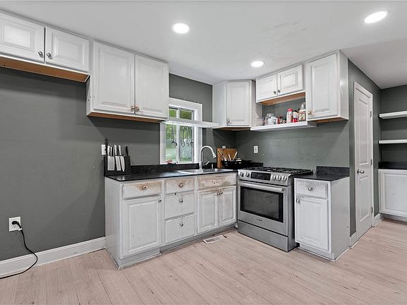5th image of 7087 Baptist Rd