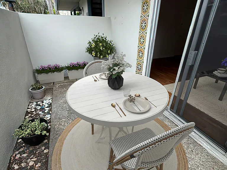 Outdoor private patio
