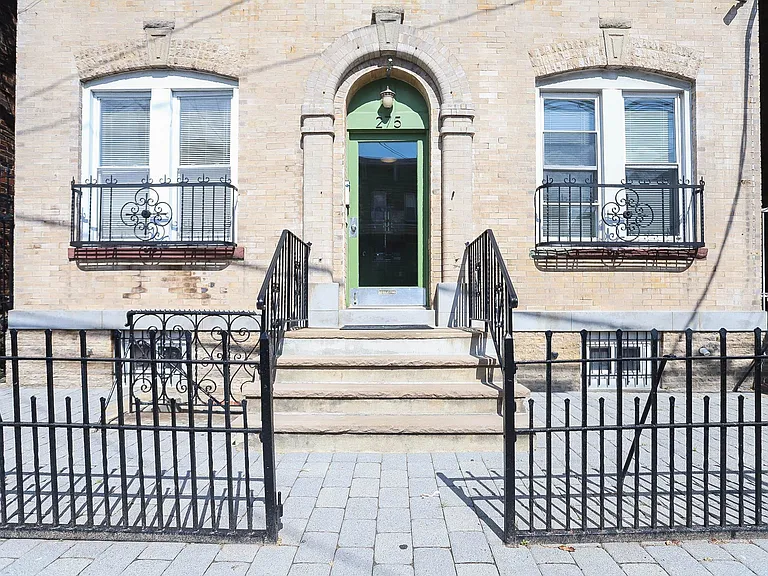 275 Webster Ave #2 — Photo 16