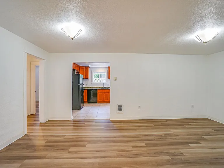 Trees Apartment Available Now — Photo 22