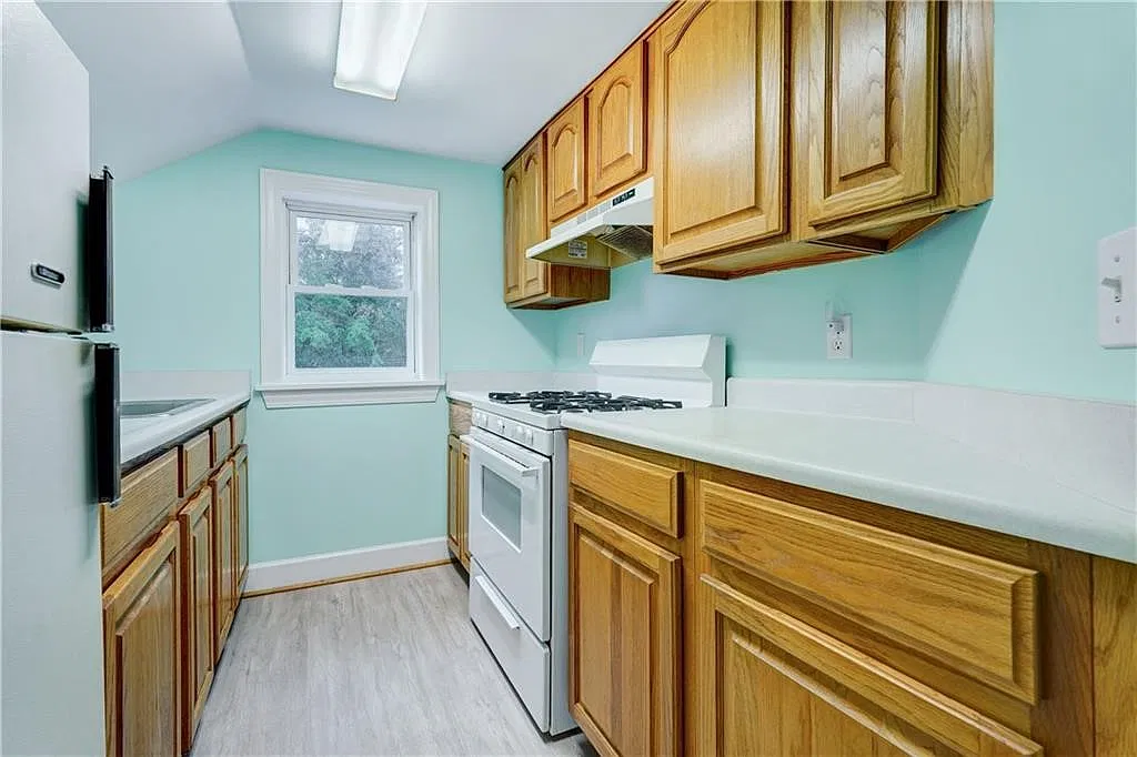 1 bed, 1.0 bath, 1361 sqft, $1,300 — Photo 2