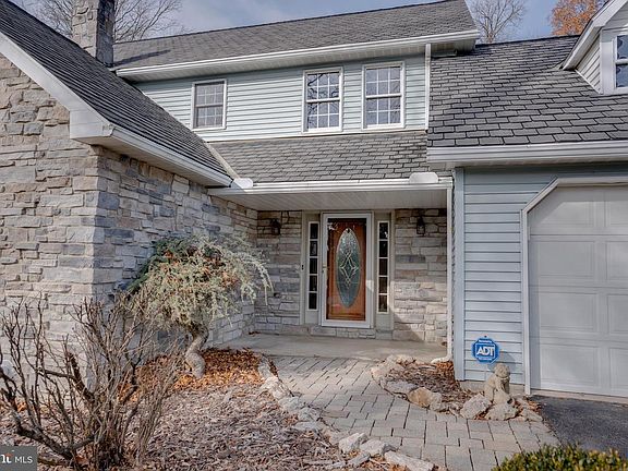 3rd image of 221 Cliffside Dr