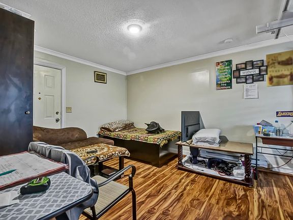 5th image of 12215 85a Ave