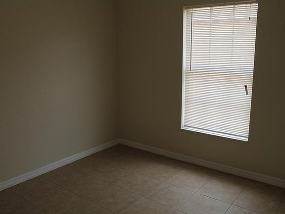 5th image of 615 E Lemon Ave
