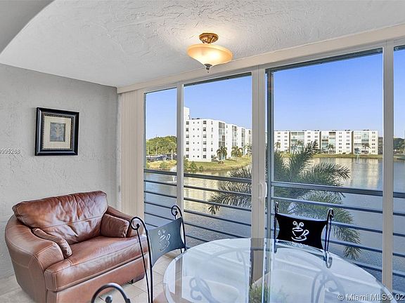 2nd image of 101 SE 3rd Ave APT 306