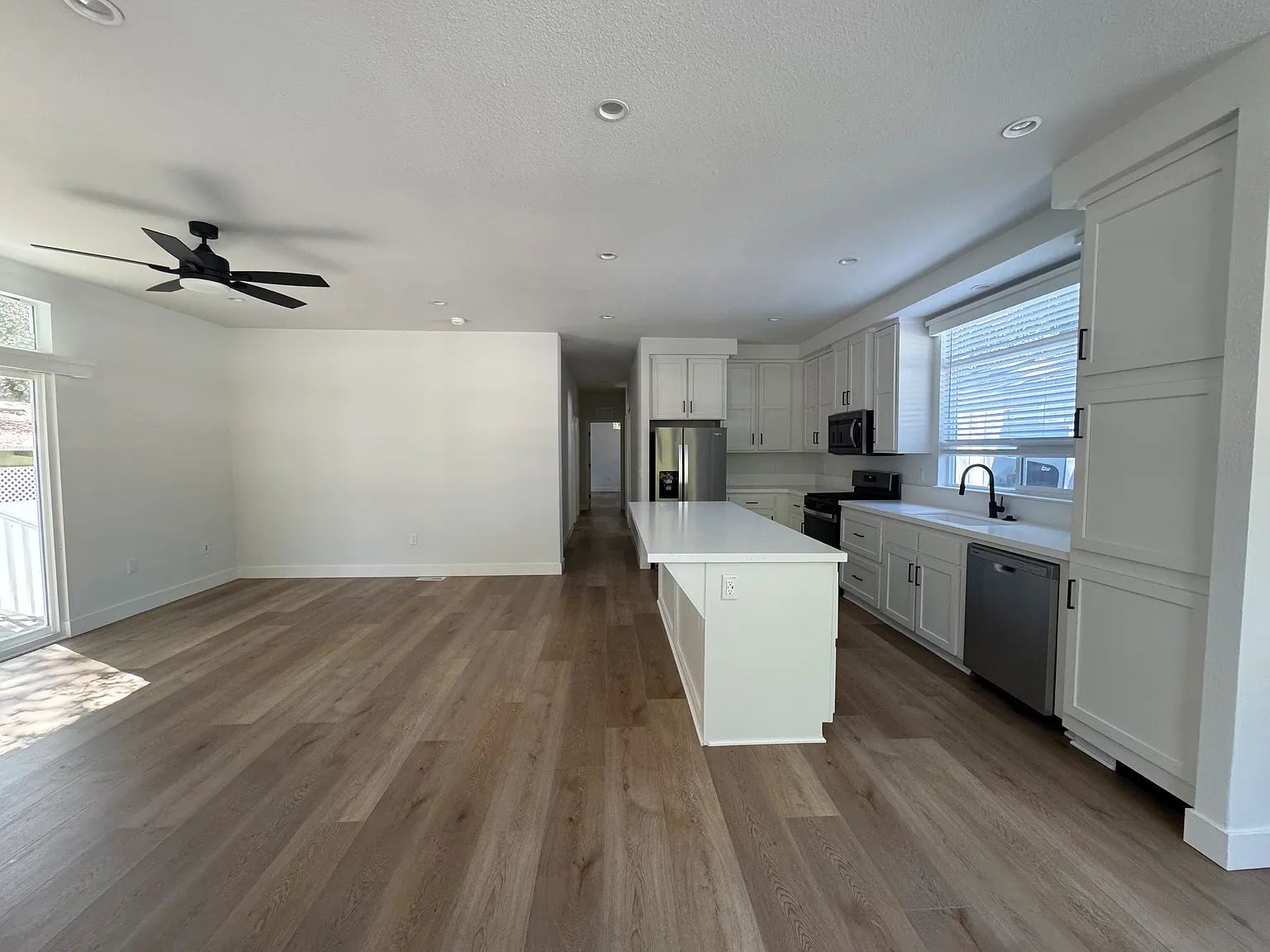3 bed, 1440 sqft, $4,200 — Photo 2