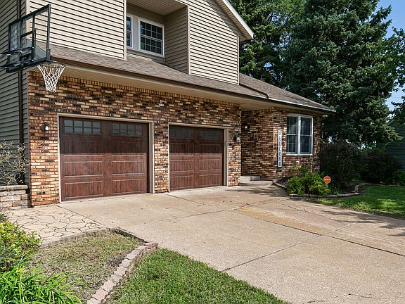 2nd image of 1122 W 59th St