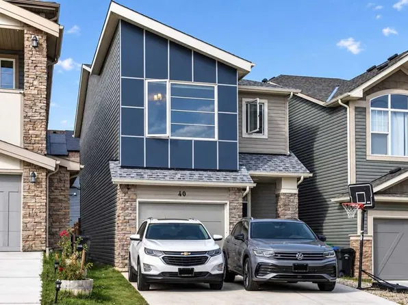 40 SW Sage Bluff Way NW, Calgary, AB T3R 1T1