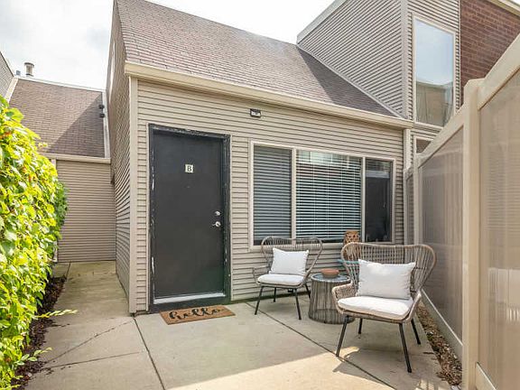 2nd image of 1104 E Prairie Brook Dr APT B