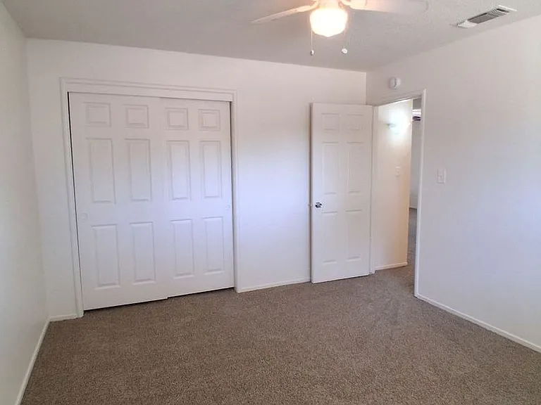 1419 N Winery Ave — Photo 15