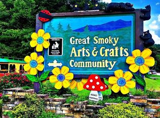 305 Shields View Dr, Gatlinburg, TN 37738