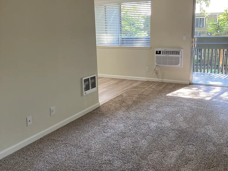 Riverdeck Apartments — Photo 18