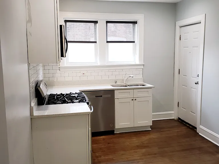 3318 N Leclaire Ave #3S — Photo 3