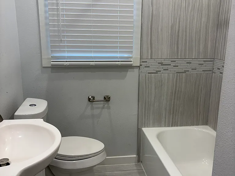 2800 Sierra Dr — Photo 12
