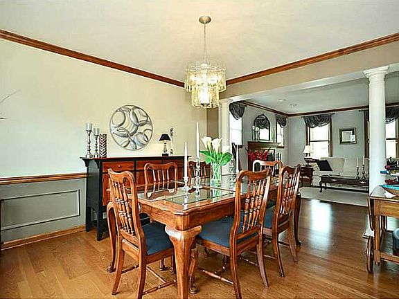 5th image of 307 Pine Valley Dr