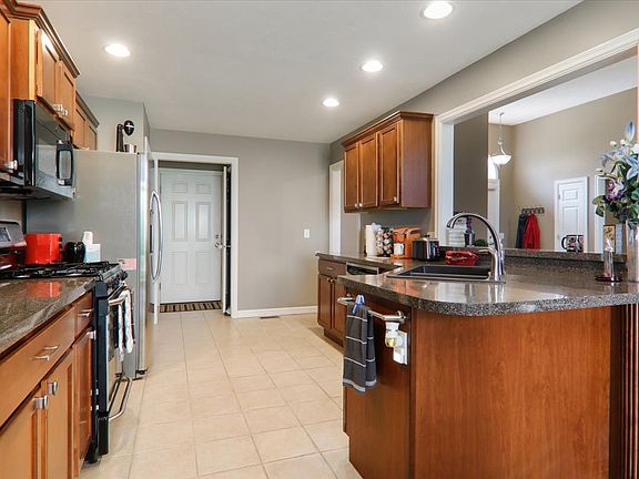 5th image of 2219 Bracebridge Rd
