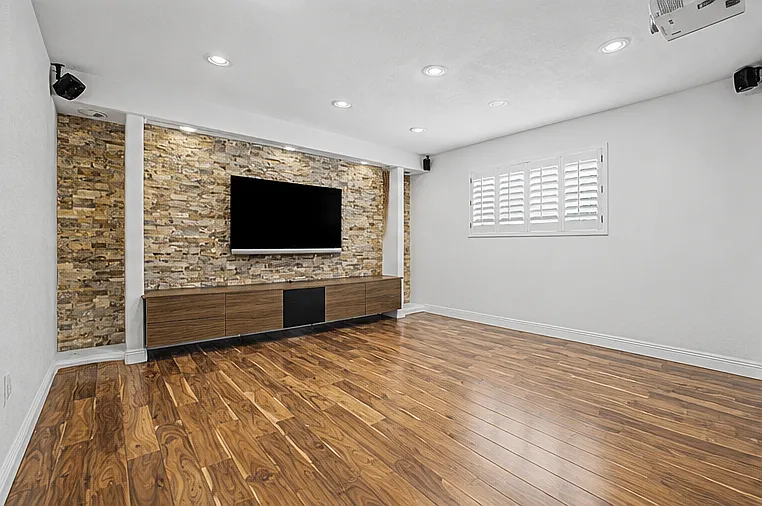 918 E Kristal Way — Photo 14