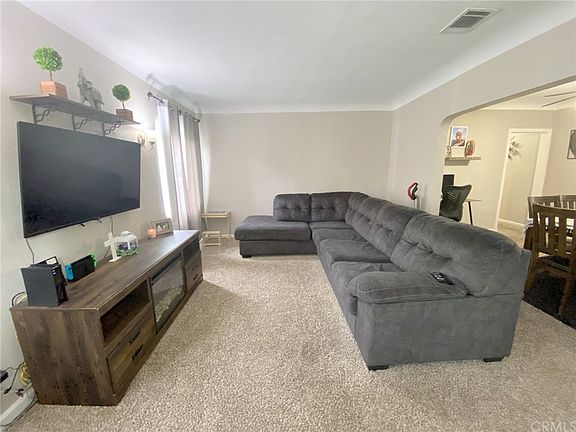 3rd image of 642 W Olive St