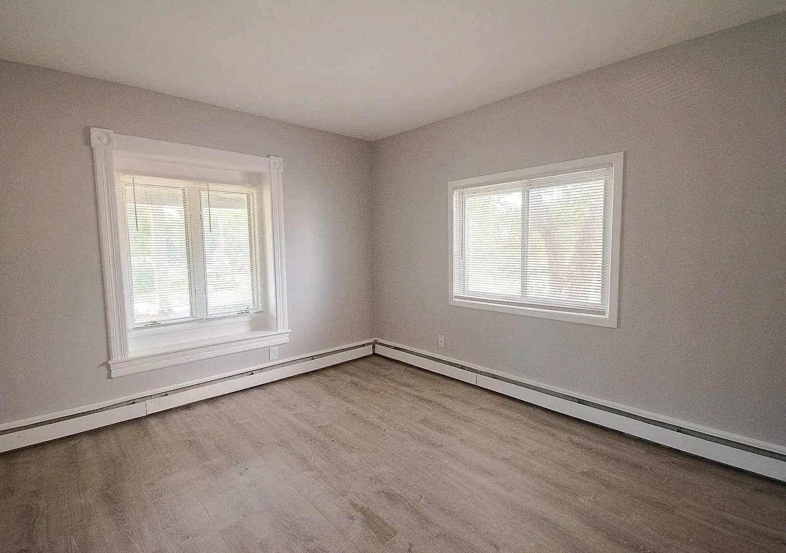 836 S Newton Ave — Photo 1