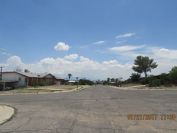 5th image of 1912 W Camelot Pl