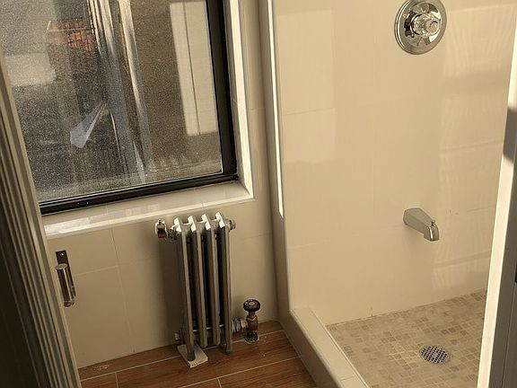 4th image of 52 Henry St APT 5RW