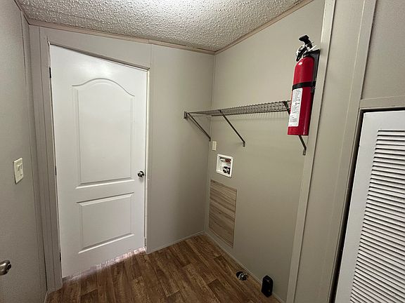4th image of 213 Riviera Courts Dr