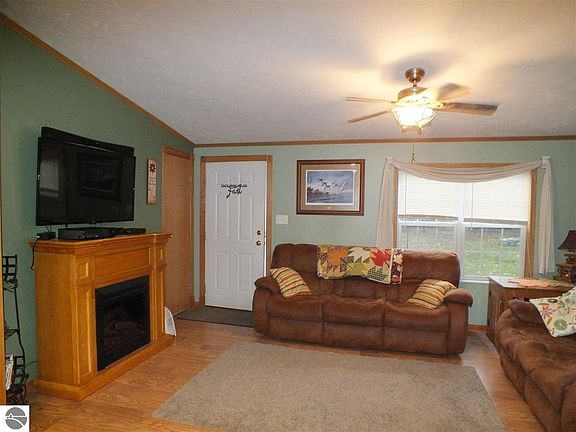 2nd image of 301 Norway St