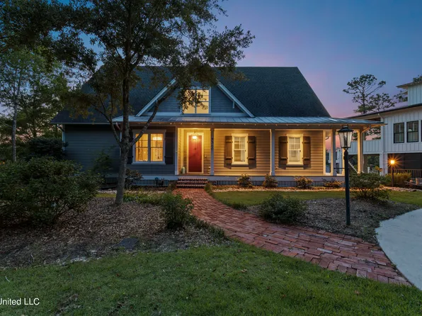 9380 Ridgeview Dr, Ocean Springs, MS 39564