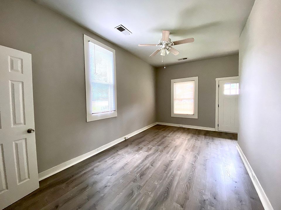 Living Room - facing the front door