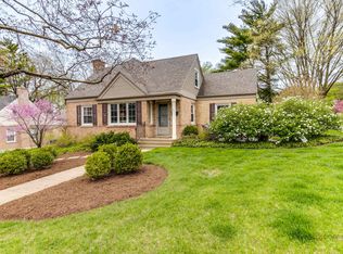 601 Ardmore Ter, Libertyville, IL