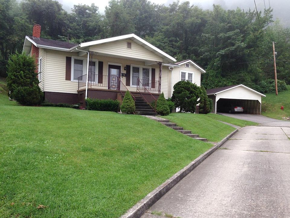 View from street; location shown on web site is not accurate