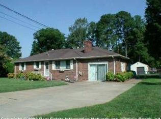 217 Essex Dr, Chesapeake, VA 23320