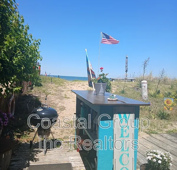 906 W Ocean View Ave — Photo 1
