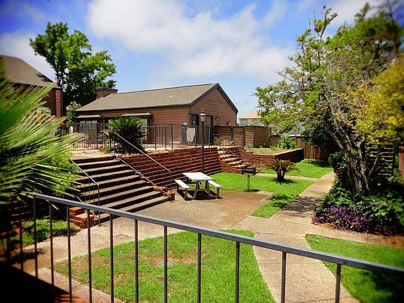 clubhouse (exterior view)