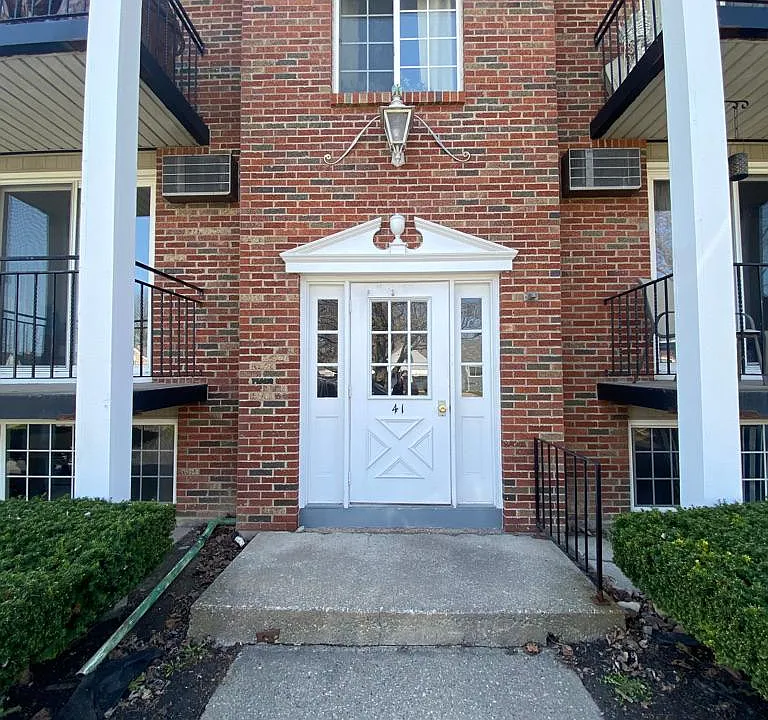 15 McConkey Dr #2