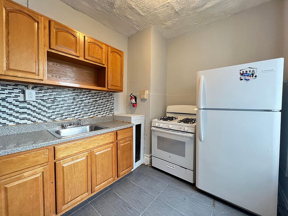 1st image of 424 Park Ave #34