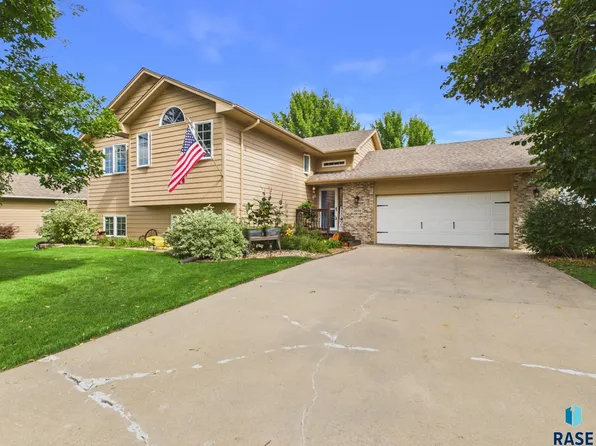 5936 S Lois Ln, Sioux Falls, SD 57108
