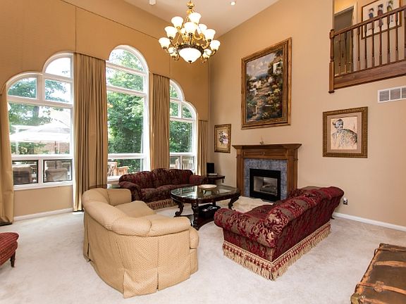 5th image of 2433 Oakbrook Blvd