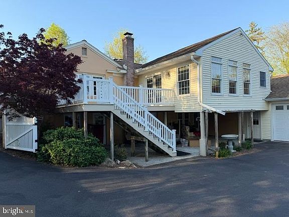 3rd image of 444 Donegal Springs Rd