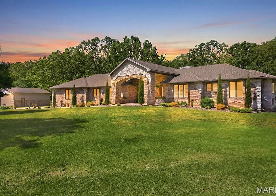 1st image of 2279M Stony Point Dr