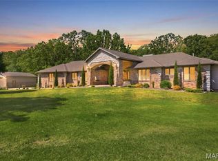 2279M Stony Point Dr, Mountain Grove, MO 65711