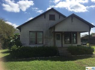 1121 Lone Tree Rd, Yoakum, TX 77995