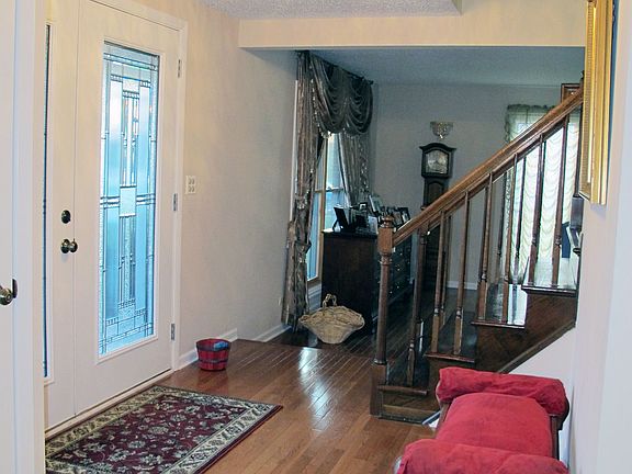 5th image of 933 Oakwood Dr