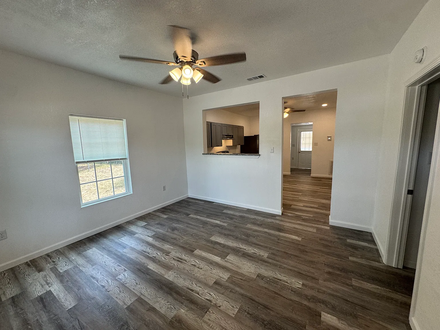 3 bed, 1100 sqft, $1,450 — Photo 2