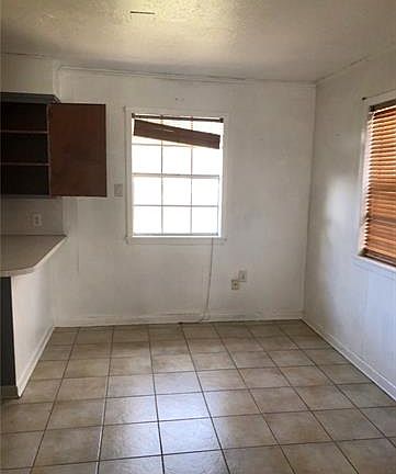 5th image of 201 Oaklane Dr