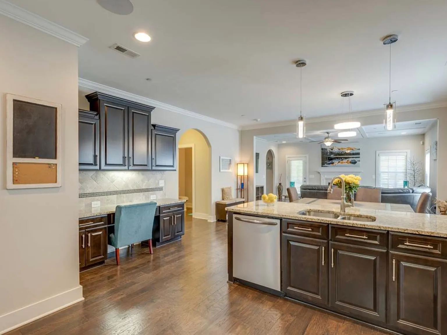 3 bed, 2.5 bath, 3054 sqft, $4,500 — Photo 4