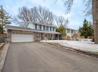 1930 Southampton Ct, Ottawa, ON K2C 0W4