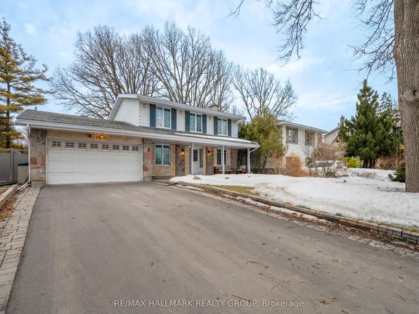 1930 Southampton Ct, Ottawa, ON K2C 0W4