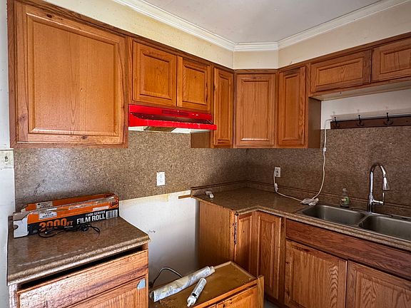 3rd image of 548 N Hill St